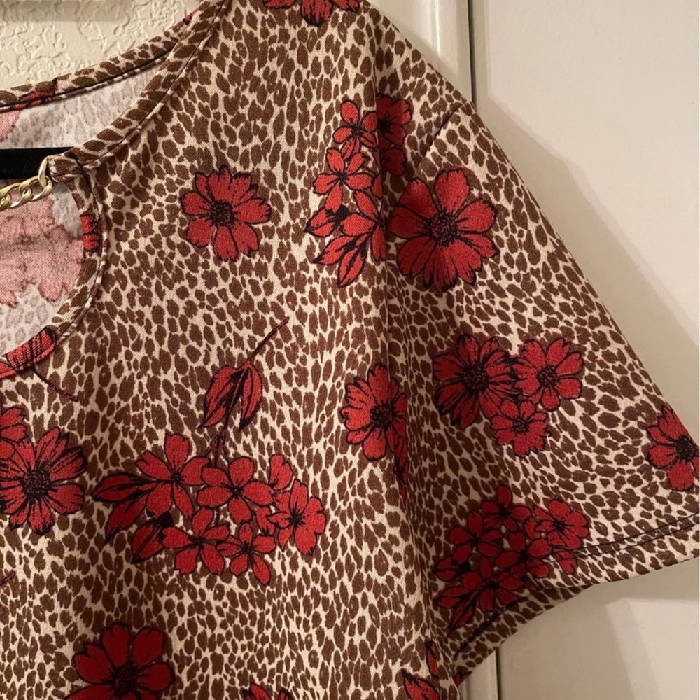Plus Size Women’s  brown/burgundy floral short sleeve top size 2X New - Picture 5 of 9